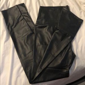 Faux leather leggings/pants